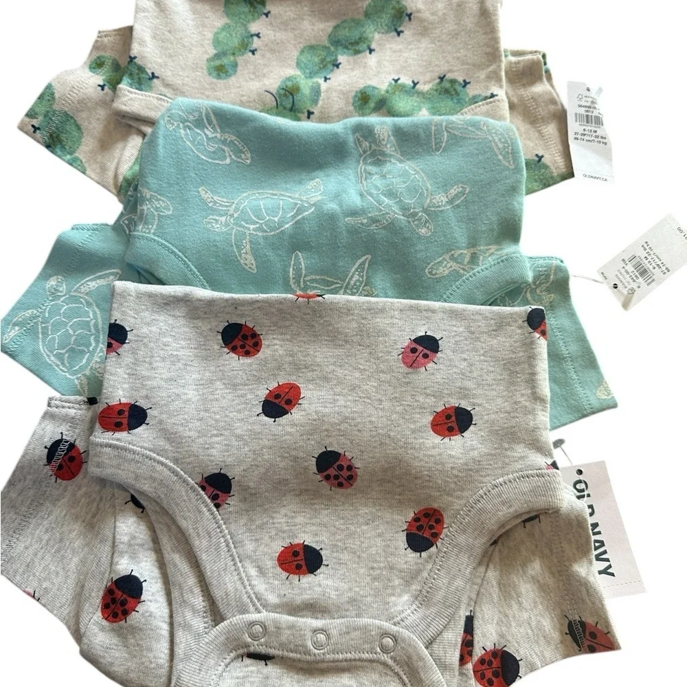 Old Navy 3 pk Onesies, snaps on crotch, all NWTS size 6-12 months, - Picture 2 of 7